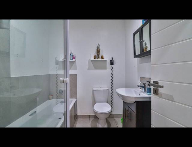2 BEDROOM APARTMENT FOR SALE IN HAYFIELDS